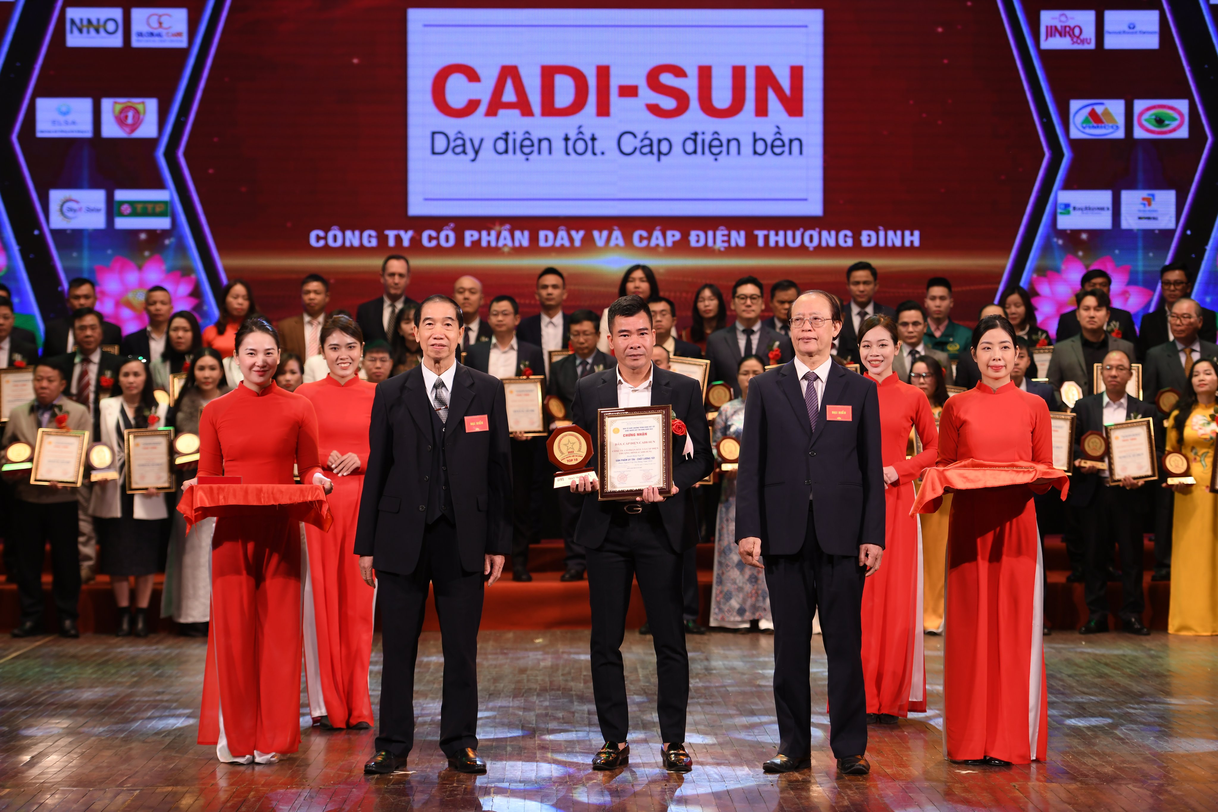 CADIS-SUN, “Top 10 sản phẩm chất lượng tốt được người Việt tin dùng 2022”